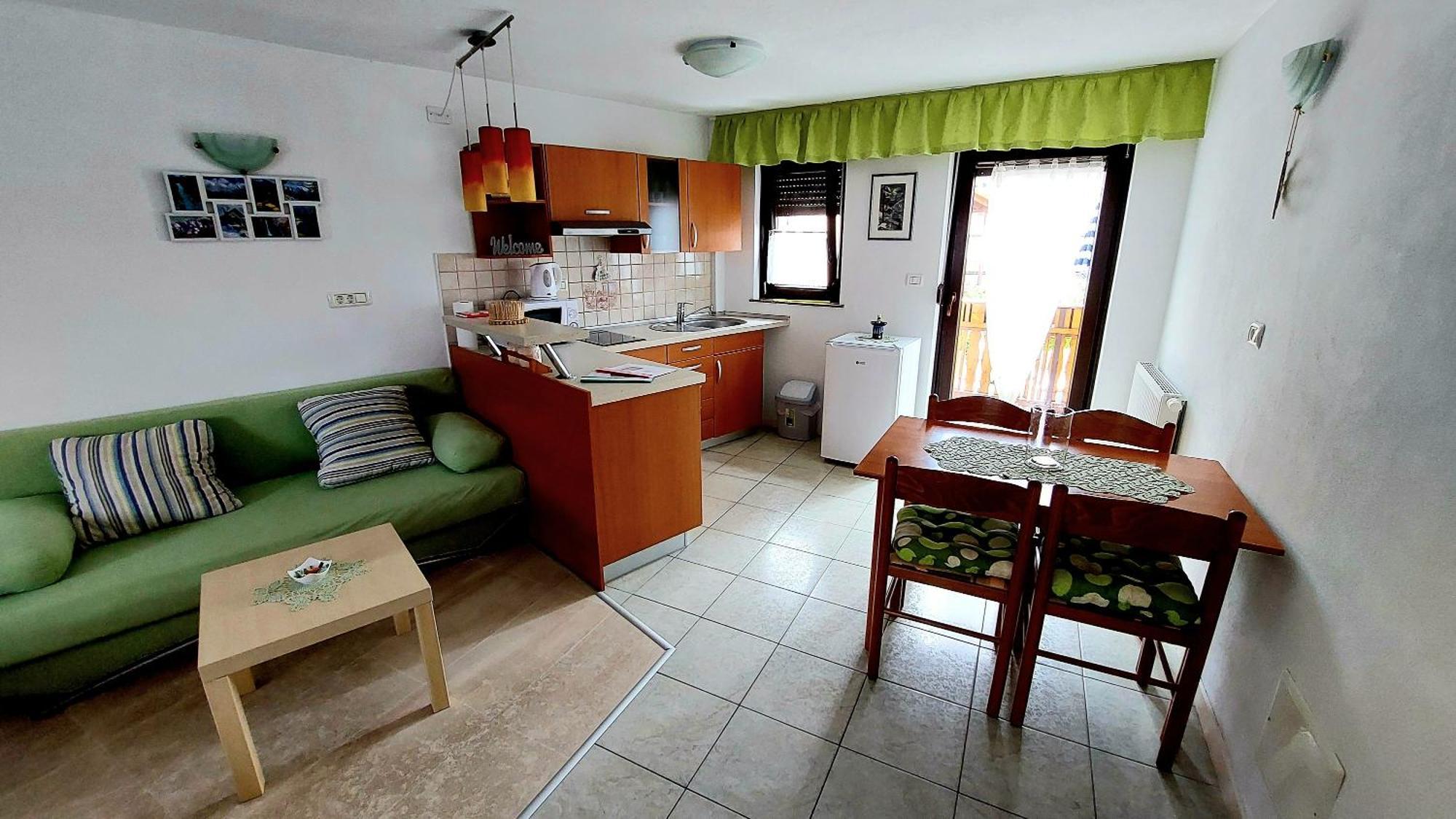 Apartments Krn Drezniske Ravne Екстер'єр фото